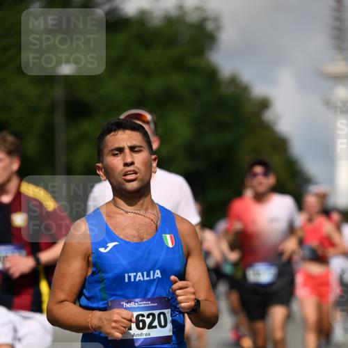 29.06.2025 - hella hamburg halbmarathon Dr. Thomas Lammeyer http://msf.ph/oto/8249780 29.06.2025 09:51:35 Kennedybrücke 1164, 1385, 1644, 1743, 2714, 2767, 3959, 4860, 5091, 5315, 6684, 6990, 7884, 8362, 9178, 9944, 10384, 10404, 10793, 10900, 11202, 11227 meine-sportfotos.de
