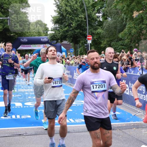 29.06.2025 - hella hamburg halbmarathon Zöllner http://msf.ph/oto/8249797 29.06.2025 10:57:54 Ziel 1972, 2034, 2806, 2883, 5391, 7138, 7269, 9820, 10599, 10703, 11394, 12440, 12523, 13376, 14737, 15349, 16517, 17543, 18492, 18727 meine-sportfotos.de