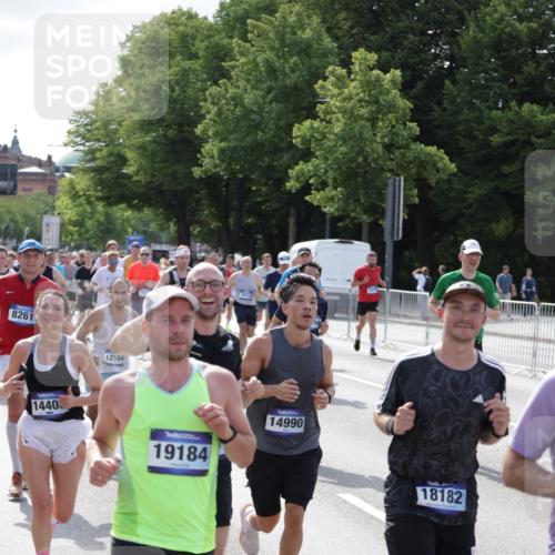 29.06.2025 - hella hamburg halbmarathon Jannik Wohlers http://msf.ph/oto/8249809 29.06.2025 09:56:13 Lombardsbrücke 1460, 1496, 1628, 1833, 1877, 2013, 2058, 2082, 2208, 2378, 2771, 2953, 2996, 3256, 3296, 3310, 3652, 4065, 4377, 4404, 4635, 4711, 4833, 5839, 5978, 6286, 6511, 6512, 6561, 6562, 7383, 7475, 8261, 8361, 8587, 8618, 8921, 9597, 9638, 9695, 9752, 9793, 9820, 10371, 10508, 10891, 11018, 11124, 11231, 11455, 11459, 11809, 11961, 12490, 12545, 12584, 12858, 13211, 13394, 13688, 14198, 14286, 14408, 14526, 14990, 14994, 15149, 15427, 15818, 16375 meine-sportfotos.de
