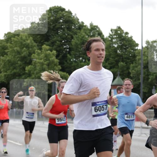29.06.2025 - hella hamburg halbmarathon Jannik Wohlers http://msf.ph/oto/8249812 29.06.2025 10:30:51 Lombardsbrücke 1292, 1773, 1979, 2414, 2914, 4561, 4817, 5437, 5943, 6057, 6078, 6195, 6787, 7604, 8050, 8072, 8073, 10111, 11988, 12627, 14349, 15589, 15725, 16457, 17224, 17463, 17509, 17587, 18390, 18883, 19226 meine-sportfotos.de