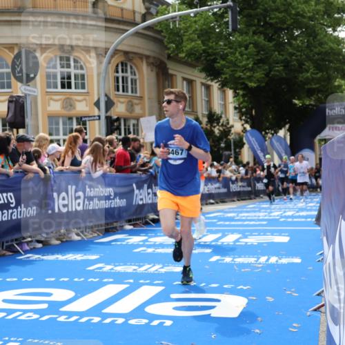 29.06.2025 - hella hamburg halbmarathon Strokosch-Dieckow http://msf.ph/oto/8249821 29.06.2025 10:40:00 Ziel 1603, 2826, 3626, 5050, 5375, 6080, 7981, 8467, 8574, 8933, 12091, 13514, 15421, 15424, 17973 meine-sportfotos.de