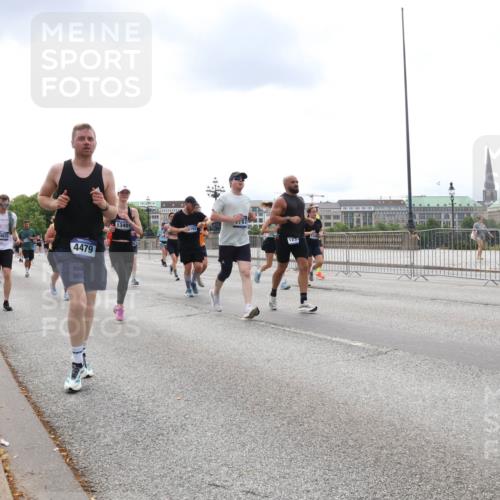 29.06.2025 - hella hamburg halbmarathon Lena Gebhardt http://msf.ph/oto/8249847 29.06.2025 10:34:07 Lombardsbrücke 1189, 1275, 1417, 1672, 1705, 1787, 1896, 2265, 2342, 2464, 2482, 2496, 2510, 2511, 2526, 2801, 2933, 3145, 3170, 3264, 3340, 3345, 3560, 3829, 3848, 4433, 4479, 4696, 4807, 4824, 4826, 4942, 5096, 5141, 5557, 5561, 5566, 5569, 5584, 5609, 5691, 5821, 5822, 5887, 6105, 6364, 6515, 6516, 6574, 6854, 6956, 7027, 7324, 7329, 7565, 7653, 8157, 8202, 8277, 8349, 8375, 8377, 8383, 8401, 8965, 9094, 9875, 9995, 10007, 10071, 10360, 10561, 10564, 13957, 17230 meine-sportfotos.de