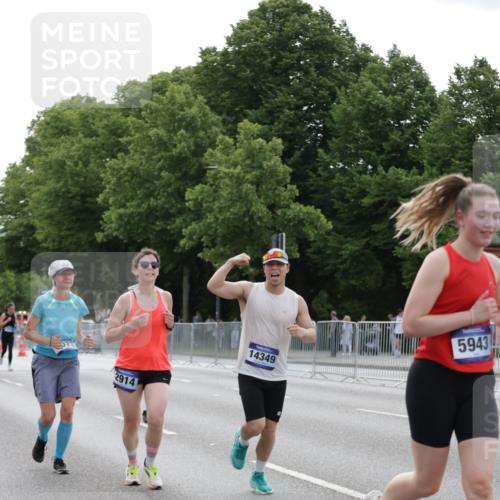 29.06.2025 - hella hamburg halbmarathon Jannik Wohlers http://msf.ph/oto/8249849 29.06.2025 10:30:52 Lombardsbrücke 1292, 1773, 1979, 2414, 2914, 4561, 4817, 5437, 5846, 5943, 6057, 6078, 6195, 6787, 7604, 8050, 8072, 8073, 10111, 11988, 12627, 14349, 15589, 15725, 16457, 16978, 17224, 17463, 17509, 17587, 18390, 18883, 19226 meine-sportfotos.de