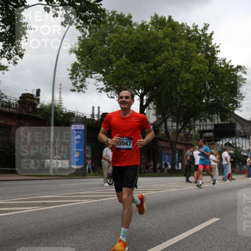 29.06.2025 - hella hamburg halbmarathon Yannick Fuchs http://msf.ph/oto/8249854 29.06.2025 10:47:53 20KM 1030, 1267, 1422, 1442, 1502, 1549, 1870, 2058, 2070, 2354, 2518, 2630, 3096, 3103, 3819, 4299, 5020, 5259, 5638, 6260, 6294, 6374, 6481, 6511, 6512, 6942, 7274, 7395, 7478, 7973, 8285, 8335, 8394, 9032, 9380, 9791, 9922, 11068, 11430, 11844, 12321, 12607, 12632, 13033, 13397, 13794, 13803, 13865, 13912, 14026, 14239, 14702, 15146, 15441, 15502, 15838, 15856, 15946, 16477, 16780, 17348, 17482, 18143, 18308, 18418, 18450, 18514, 18612, 19067 meine-sportfotos.de