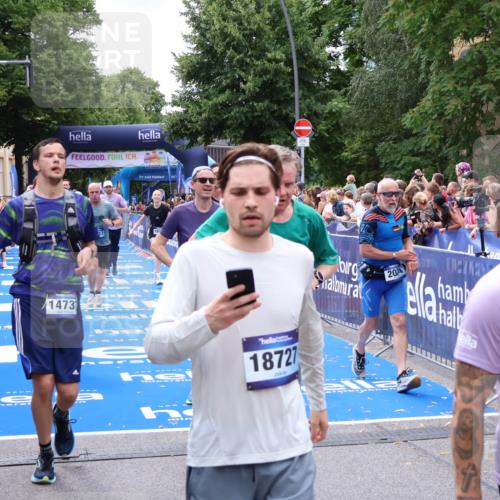 29.06.2025 - hella hamburg halbmarathon Zöllner http://msf.ph/oto/8249889 29.06.2025 10:57:55 Ziel 2034, 2806, 2883, 3575, 5391, 7138, 7159, 7269, 9820, 10599, 10703, 11394, 12523, 13376, 14737, 14881, 15349, 16517, 17543, 18492 meine-sportfotos.de