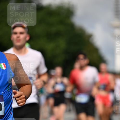 29.06.2025 - hella hamburg halbmarathon Dr. Thomas Lammeyer http://msf.ph/oto/8249895 29.06.2025 09:51:36 Kennedybrücke 1164, 1385, 1644, 1743, 2714, 2767, 3959, 4860, 5091, 5315, 6684, 6990, 7884, 8362, 9178, 9944, 10384, 10404, 10793, 10900, 11202, 11227 meine-sportfotos.de