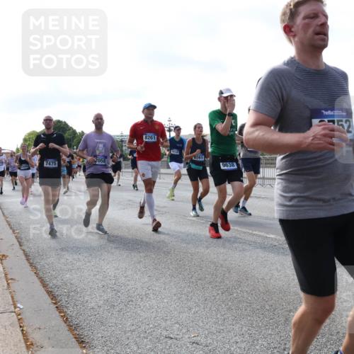 29.06.2025 - hella hamburg halbmarathon Lena Gebhardt http://msf.ph/oto/8249923 29.06.2025 09:56:39 Lombardsbrücke 1452, 1460, 1496, 1499, 1592, 1628, 1833, 1877, 2013, 2058, 2074, 2082, 2208, 2340, 2378, 2396, 2771, 2878, 2953, 2996, 3256, 3296, 3310, 3652, 4065, 4077, 4377, 4404, 4635, 4711, 4833, 4897, 5169, 5194, 5482, 5600, 5607, 5839, 5978, 6033, 6168, 6286, 6377, 6511, 6512, 6561, 6562, 7176, 7178, 7383, 7475, 7583, 7943, 8261, 8361, 8514, 8572, 8587, 8618, 8661, 8710, 8863, 8921, 8968, 8996, 9082, 9246, 9497, 9537, 9597, 9638, 10596 meine-sportfotos.de
