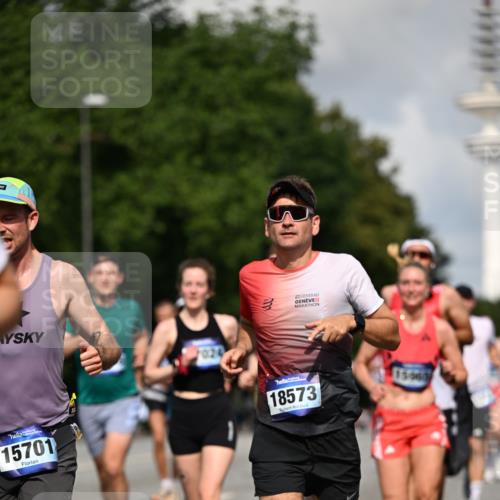 29.06.2025 - hella hamburg halbmarathon Dr. Thomas Lammeyer http://msf.ph/oto/8249934 29.06.2025 09:51:36 Kennedybrücke 1164, 1385, 1644, 1743, 2714, 2767, 3959, 4860, 5091, 5315, 6684, 6990, 7884, 8362, 9178, 9944, 10384, 10404, 10793, 10900, 11202, 11227 meine-sportfotos.de