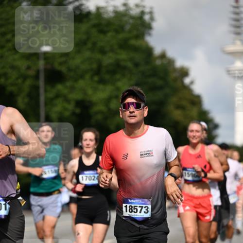 29.06.2025 - hella hamburg halbmarathon Dr. Thomas Lammeyer http://msf.ph/oto/8249939 29.06.2025 09:51:37 Kennedybrücke 1164, 1385, 1644, 1743, 2714, 2767, 3959, 4860, 5091, 5315, 6684, 6990, 7884, 8362, 9178, 9944, 10404, 10793, 10900, 11202, 11227 meine-sportfotos.de