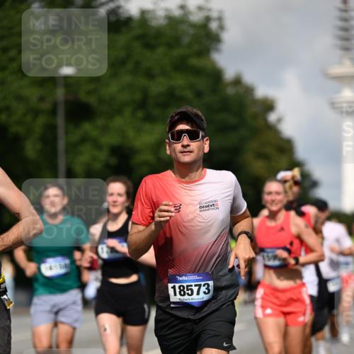 29.06.2025 - hella hamburg halbmarathon Dr. Thomas Lammeyer http://msf.ph/oto/8249961 29.06.2025 09:51:37 Kennedybrücke 1164, 1385, 1644, 1743, 2714, 2767, 3959, 4860, 5091, 5315, 6684, 6990, 7884, 8362, 9178, 9944, 10404, 10793, 10900, 11202, 11227 meine-sportfotos.de
