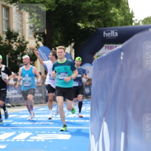 29.06.2025 - hella hamburg halbmarathon Strokosch-Dieckow http://msf.ph/oto/8249973 29.06.2025 10:40:03 Ziel 2826, 3626, 4381, 5007, 5050, 5375, 5508, 5916, 6080, 7495, 8467, 8933, 12091, 13514, 15421, 15424, 17973 meine-sportfotos.de