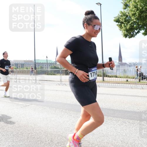 29.06.2025 - hella hamburg halbmarathon Lena Gebhardt http://msf.ph/oto/8249984 29.06.2025 10:10:22 Lombardsbrücke 1548, 1573, 3921, 5182, 5440, 5511, 7042, 7081, 7250, 7333, 7636, 7685, 8219, 8890, 9366, 9434, 9674, 9681, 9816, 10036, 10943, 11027, 11180, 11887, 11904, 11905, 12008, 12567, 12629, 13797, 13825, 13901, 14679, 14822, 15409, 16166, 16344, 16445, 16639, 16872, 17148, 17730, 18196, 18707, 19023 meine-sportfotos.de