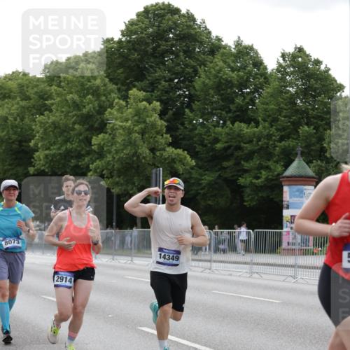 29.06.2025 - hella hamburg halbmarathon Jannik Wohlers http://msf.ph/oto/8249987 29.06.2025 10:30:52 Lombardsbrücke 1292, 1773, 1979, 2414, 2914, 4561, 4817, 5437, 5846, 5943, 6057, 6078, 6195, 6787, 7604, 8050, 8072, 8073, 10111, 11988, 12627, 14349, 15589, 15725, 16457, 16978, 17224, 17463, 17509, 17587, 18390, 18883, 19226 meine-sportfotos.de