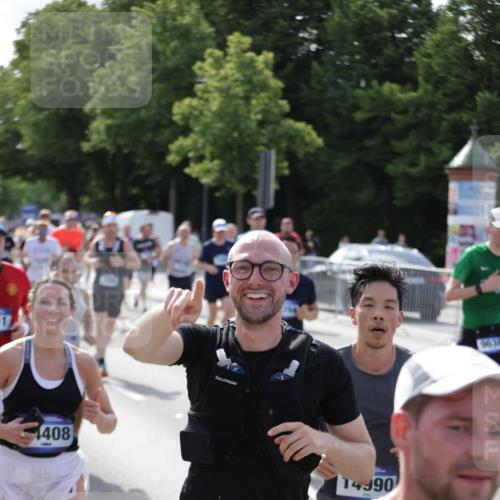29.06.2025 - hella hamburg halbmarathon Jannik Wohlers http://msf.ph/oto/8249995 29.06.2025 09:56:14 Lombardsbrücke 1460, 1496, 1628, 1833, 1877, 2013, 2058, 2082, 2208, 2378, 2771, 2953, 2996, 3256, 3296, 3310, 3652, 4065, 4377, 4404, 4635, 4711, 4833, 5169, 5839, 5978, 6286, 6561, 6562, 7383, 7475, 8261, 8361, 8587, 8618, 8863, 8921, 9597, 9638, 9695, 9752, 9793, 9820, 10371, 10508, 10891, 11018, 11231, 11455, 11459, 11809, 11961, 12490, 12545, 12584, 12651, 12858, 13211, 13394, 13688, 14198, 14286, 14408, 14526, 14990, 14994, 15149, 15427, 15818, 16375 meine-sportfotos.de