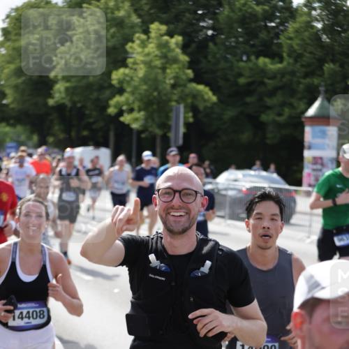 29.06.2025 - hella hamburg halbmarathon Jannik Wohlers http://msf.ph/oto/8250013 29.06.2025 09:56:14 Lombardsbrücke 1460, 1496, 1628, 1833, 1877, 2013, 2058, 2082, 2208, 2378, 2771, 2953, 2996, 3256, 3296, 3310, 3652, 4065, 4377, 4404, 4635, 4711, 4833, 5169, 5839, 5978, 6286, 6561, 6562, 7383, 7475, 8261, 8361, 8587, 8618, 8863, 8921, 9597, 9638, 9695, 9752, 9793, 9820, 10371, 10508, 10891, 11018, 11231, 11455, 11459, 11809, 11961, 12490, 12545, 12584, 12651, 12858, 13211, 13394, 13688, 14198, 14286, 14408, 14526, 14990, 14994, 15149, 15427, 15818, 16375 meine-sportfotos.de