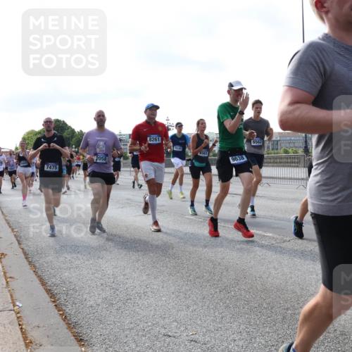 29.06.2025 - hella hamburg halbmarathon Lena Gebhardt http://msf.ph/oto/8250027 29.06.2025 09:56:40 Lombardsbrücke 1452, 1460, 1496, 1499, 1592, 1628, 1833, 1877, 2013, 2058, 2074, 2082, 2111, 2208, 2340, 2378, 2396, 2771, 2878, 2953, 2996, 3256, 3296, 3310, 3652, 4065, 4077, 4377, 4404, 4635, 4711, 4833, 4897, 5169, 5194, 5482, 5600, 5607, 5839, 5978, 6033, 6168, 6286, 6377, 6511, 6512, 6561, 6562, 6631, 7176, 7178, 7383, 7475, 7583, 7943, 8261, 8361, 8514, 8572, 8587, 8618, 8661, 8710, 8863, 8921, 8968, 8996, 9082, 9246, 9497, 9537, 9597, 9638, 10596 meine-sportfotos.de