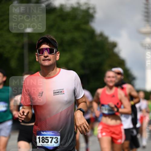 29.06.2025 - hella hamburg halbmarathon Dr. Thomas Lammeyer http://msf.ph/oto/8250028 29.06.2025 09:51:37 Kennedybrücke 1164, 1385, 1644, 1743, 2714, 2767, 3959, 4860, 5091, 5315, 6684, 6990, 7884, 8362, 9178, 9944, 10404, 10793, 10900, 11202, 11227 meine-sportfotos.de