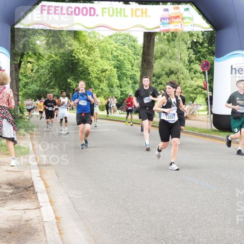29.06.2025 - hella hamburg halbmarathon MichiJ http://msf.ph/oto/8250034 29.06.2025 10:51:45 Zwischen KM18-KM19 1842, 6174, 6714, 8890, 9816, 13221, 13533, 14822, 15797, 16067, 16455, 16605, 17387 meine-sportfotos.de