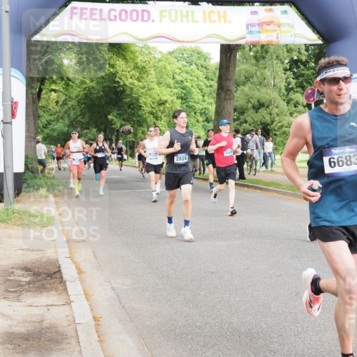 29.06.2025 - hella hamburg halbmarathon MichiJ http://msf.ph/oto/8250039 29.06.2025 10:28:47 Zwischen KM18-KM19 1358, 2714, 2750, 4888, 4889, 5752, 6149, 6683, 7495, 8346, 8574, 11284, 15015, 17245, 18614 meine-sportfotos.de