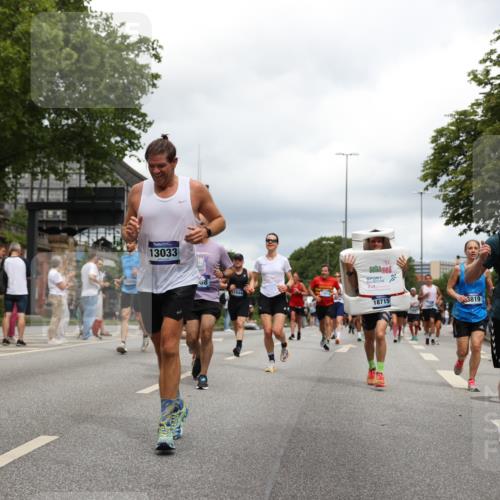 29.06.2025 - hella hamburg halbmarathon Yannick Fuchs http://msf.ph/oto/8250043 29.06.2025 10:47:54 20KM 1030, 1267, 1422, 1442, 1502, 1549, 1870, 2058, 2070, 2354, 2518, 2630, 3096, 3103, 3819, 4299, 5020, 5259, 5638, 6260, 6294, 6374, 6511, 6512, 7274, 7395, 7478, 7973, 8285, 8335, 8394, 9032, 9380, 9791, 9922, 10040, 11068, 11430, 11844, 12321, 12607, 12632, 13033, 13397, 13794, 13803, 13865, 13912, 14026, 14239, 14702, 15146, 15441, 15502, 15838, 15856, 15946, 16780, 17348, 17482, 18143, 18308, 18418, 18450, 18514, 18612, 19067 meine-sportfotos.de