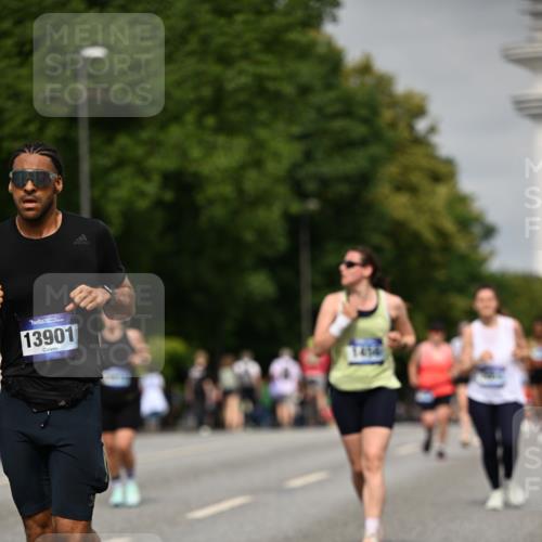 29.06.2025 - hella hamburg halbmarathon Dr. Thomas Lammeyer http://msf.ph/oto/8250074 29.06.2025 10:14:19 Kennedybrücke 1052, 1186, 1456, 1483, 1513, 4389, 7058, 7250, 7685, 8090, 8685, 9150, 9681, 9816, 9988, 11180 meine-sportfotos.de