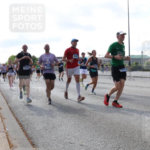 29.06.2025 - hella hamburg halbmarathon Lena Gebhardt http://msf.ph/oto/8250137 29.06.2025 09:56:40 Lombardsbrücke 1452, 1460, 1496, 1499, 1592, 1628, 1833, 1877, 2013, 2058, 2074, 2082, 2111, 2208, 2340, 2378, 2396, 2771, 2878, 2953, 2996, 3256, 3296, 3310, 3652, 4065, 4077, 4377, 4404, 4635, 4711, 4833, 4897, 5169, 5194, 5482, 5600, 5607, 5839, 5978, 6033, 6168, 6286, 6377, 6511, 6512, 6561, 6562, 6631, 7176, 7178, 7383, 7475, 7583, 7943, 8261, 8361, 8514, 8572, 8587, 8618, 8661, 8710, 8863, 8921, 8968, 8996, 9082, 9246, 9497, 9537, 9597, 9638, 10596 meine-sportfotos.de
