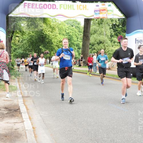 29.06.2025 - hella hamburg halbmarathon MichiJ http://msf.ph/oto/8250138 29.06.2025 10:51:46 Zwischen KM18-KM19 1842, 6174, 6714, 9816, 11324, 13221, 13533, 14822, 15797, 15963, 16067, 16605 meine-sportfotos.de