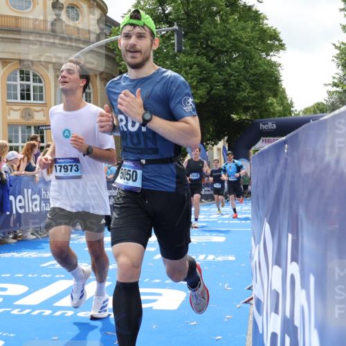 29.06.2025 - hella hamburg halbmarathon Strokosch-Dieckow http://msf.ph/oto/8250204 29.06.2025 10:40:06 Ziel 2826, 3547, 4381, 5007, 5050, 5409, 5410, 5508, 5916, 6080, 7495, 8465, 8933, 10968, 11731, 12091, 12704, 13514, 13667, 15424, 17973, 18979 meine-sportfotos.de