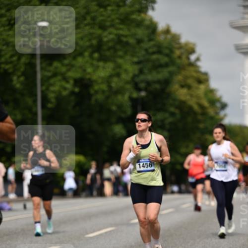 29.06.2025 - hella hamburg halbmarathon Dr. Thomas Lammeyer http://msf.ph/oto/8250245 29.06.2025 10:14:20 Kennedybrücke 1052, 1186, 1456, 1483, 1513, 4389, 7058, 7250, 7685, 8090, 8685, 9150, 9681, 9816, 9988, 11180 meine-sportfotos.de