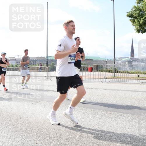 29.06.2025 - hella hamburg halbmarathon Lena Gebhardt http://msf.ph/oto/8250257 29.06.2025 10:10:23 Lombardsbrücke 1548, 1573, 3921, 4389, 5182, 5440, 5511, 7042, 7081, 7250, 7333, 7636, 7685, 8219, 8890, 9366, 9434, 9674, 9681, 9816, 10036, 10943, 11027, 11180, 11887, 11904, 11905, 12008, 12567, 12629, 13797, 13825, 13901, 14679, 14822, 15409, 16166, 16344, 16445, 16639, 16872, 17148, 17730, 18196, 18707, 19023 meine-sportfotos.de