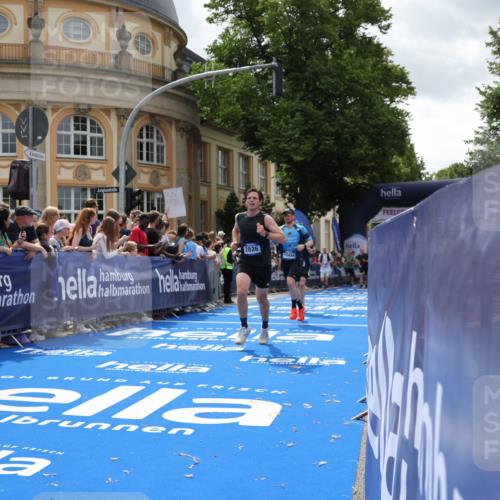 29.06.2025 - hella hamburg halbmarathon Strokosch-Dieckow http://msf.ph/oto/8250285 29.06.2025 10:40:07 Ziel 2826, 3547, 4381, 5007, 5050, 5409, 5410, 5508, 5916, 6080, 7495, 8465, 8933, 10968, 11731, 12091, 12704, 13514, 13667, 15424, 17973, 18614, 18979 meine-sportfotos.de