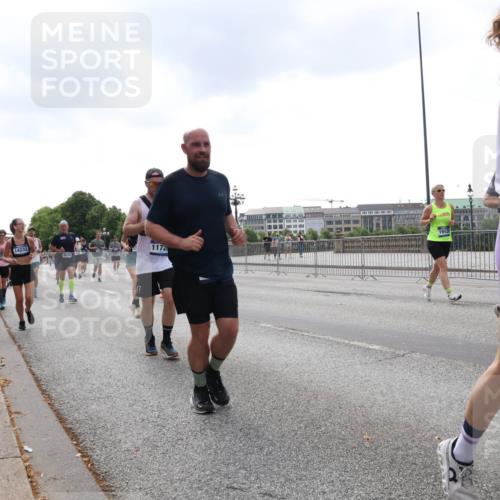 29.06.2025 - hella hamburg halbmarathon Lena Gebhardt http://msf.ph/oto/8250337 29.06.2025 10:45:39 Lombardsbrücke 1033, 1060, 1085, 1100, 1104, 1421, 1426, 1555, 1713, 1798, 1854, 1983, 2008, 2216, 2217, 2522, 2550, 2657, 2664, 2917, 2954, 2965, 2973, 3160, 3164, 3357, 3377, 3879, 3993, 4099, 4102, 4104, 4186, 4224, 4306, 4317, 4388, 4504, 4572, 4820, 4851, 5044, 5099, 5108, 5339, 5635, 5636, 5949, 6133, 6150, 6333, 6623, 6763, 6788, 6911, 6922, 6980, 7268, 7283, 7356, 7530, 7541, 7859, 8605, 8745, 9120, 9121, 9620, 10030, 10182, 10225, 10327, 10329, 10367, 10511, 11314 meine-sportfotos.de