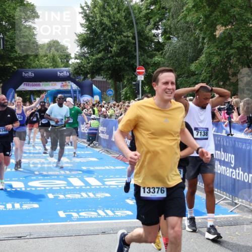 29.06.2025 - hella hamburg halbmarathon Zöllner http://msf.ph/oto/8250348 29.06.2025 10:58:01 Ziel 1200, 2025, 3093, 3141, 3575, 4579, 6531, 7138, 7159, 7189, 8089, 10036, 11394, 11832, 12378, 12773, 13376, 13465, 14881, 15090, 15349, 15527, 17543, 18762 meine-sportfotos.de