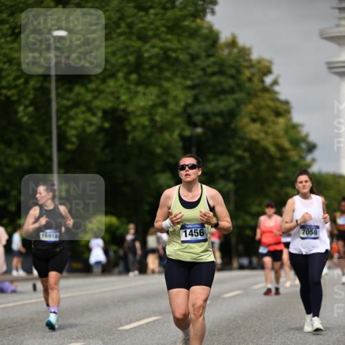 29.06.2025 - hella hamburg halbmarathon Dr. Thomas Lammeyer http://msf.ph/oto/8250354 29.06.2025 10:14:20 Kennedybrücke 1052, 1186, 1456, 1483, 1513, 4389, 7058, 7250, 7685, 8090, 8685, 9150, 9681, 9816, 9988, 11180 meine-sportfotos.de