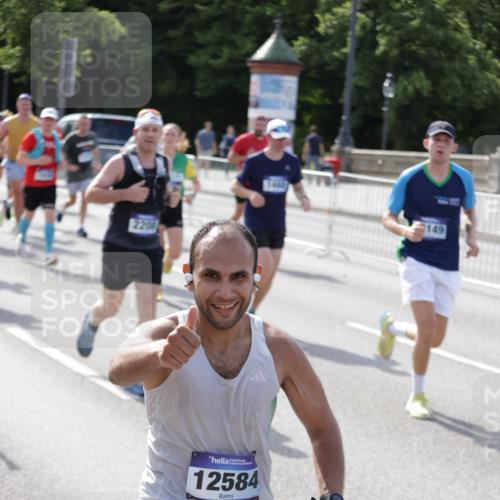 29.06.2025 - hella hamburg halbmarathon Jannik Wohlers http://msf.ph/oto/8250362 29.06.2025 09:56:17 Lombardsbrücke 1460, 1496, 1628, 1833, 1877, 2013, 2058, 2082, 2208, 2378, 2396, 2771, 2996, 3310, 3652, 4065, 4377, 4404, 4635, 4711, 4833, 5169, 5194, 5839, 6033, 6286, 6561, 6562, 7383, 7475, 8261, 8361, 8572, 8587, 8618, 8661, 8710, 8863, 8921, 9082, 9597, 9638, 9695, 9752, 9793, 9820, 9985, 10371, 10508, 11018, 11231, 11455, 11459, 11809, 11961, 12311, 12490, 12584, 12585, 12651, 12858, 13282, 13394, 13609, 13688, 13962, 14033, 14408, 14526, 14990, 14994, 15149, 15427, 15818 meine-sportfotos.de