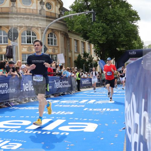 29.06.2025 - hella hamburg halbmarathon Strokosch-Dieckow http://msf.ph/oto/8250436 29.06.2025 10:40:09 Ziel 2826, 3547, 4381, 5007, 5409, 5410, 5508, 5803, 5916, 7495, 8465, 8933, 10968, 11731, 12091, 12704, 13514, 13667, 14699, 15424, 17973, 18614, 18979 meine-sportfotos.de