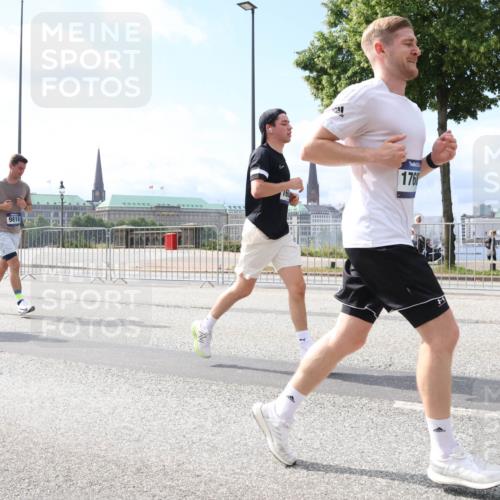 29.06.2025 - hella hamburg halbmarathon Lena Gebhardt http://msf.ph/oto/8250451 29.06.2025 10:10:23 Lombardsbrücke 1548, 1573, 3921, 4389, 5182, 5440, 5511, 7042, 7081, 7250, 7333, 7636, 7685, 8219, 8890, 9366, 9434, 9674, 9681, 9816, 10036, 10943, 11027, 11180, 11887, 11904, 11905, 12008, 12567, 12629, 13797, 13825, 13901, 14679, 14822, 15409, 16166, 16344, 16445, 16639, 16872, 17148, 17730, 18196, 18707, 19023 meine-sportfotos.de