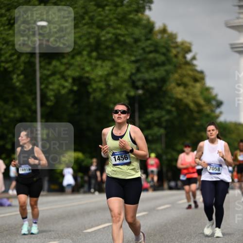 29.06.2025 - hella hamburg halbmarathon Dr. Thomas Lammeyer http://msf.ph/oto/8250454 29.06.2025 10:14:21 Kennedybrücke 1052, 1186, 1456, 1483, 1513, 4389, 7058, 7250, 7685, 8090, 8685, 9150, 9681, 9816, 9829, 9988, 11180 meine-sportfotos.de