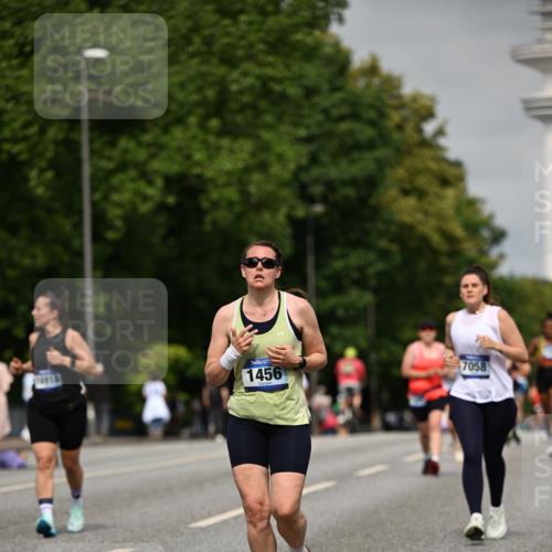 29.06.2025 - hella hamburg halbmarathon Dr. Thomas Lammeyer http://msf.ph/oto/8250504 29.06.2025 10:14:21 Kennedybrücke 1052, 1186, 1456, 1483, 1513, 4389, 7058, 7250, 7685, 8090, 8685, 9150, 9681, 9816, 9829, 9988, 11180 meine-sportfotos.de
