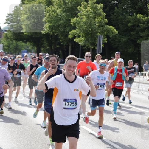 29.06.2025 - hella hamburg halbmarathon Jannik Wohlers http://msf.ph/oto/8250515 29.06.2025 09:56:18 Lombardsbrücke 1460, 1496, 1628, 1833, 1877, 2013, 2058, 2082, 2208, 2378, 2396, 2771, 2996, 3310, 3652, 4065, 4377, 4404, 4635, 4711, 4833, 5169, 5194, 5839, 6033, 6286, 6561, 6562, 7383, 7475, 8261, 8361, 8572, 8587, 8618, 8661, 8710, 8863, 8921, 9082, 9597, 9638, 9695, 9752, 9793, 9820, 9876, 9985, 10371, 10508, 11018, 11455, 11809, 11961, 12311, 12490, 12584, 12585, 12651, 12858, 13282, 13394, 13609, 13688, 13962, 14033, 14408, 14526, 14990, 14994, 15149, 15427, 15818 meine-sportfotos.de