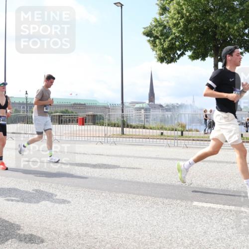 29.06.2025 - hella hamburg halbmarathon Lena Gebhardt http://msf.ph/oto/8250516 29.06.2025 10:10:24 Lombardsbrücke 1548, 1573, 3921, 4389, 5182, 5440, 5511, 7042, 7081, 7250, 7333, 7636, 7685, 8219, 8890, 9366, 9434, 9674, 9681, 9816, 10036, 10943, 11027, 11180, 11355, 11887, 11904, 11905, 12008, 12567, 12629, 13797, 13825, 13901, 14679, 14822, 15409, 16166, 16344, 16445, 16639, 16872, 17148, 17730, 18196, 18707, 19023 meine-sportfotos.de