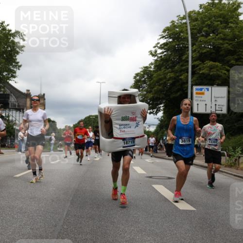 29.06.2025 - hella hamburg halbmarathon Yannick Fuchs http://msf.ph/oto/8250550 29.06.2025 10:47:55 20KM 1030, 1267, 1422, 1442, 1502, 1549, 1870, 2058, 2070, 2354, 2432, 2518, 2630, 3096, 3103, 3819, 4299, 5020, 5259, 5638, 6260, 6294, 6374, 6511, 6512, 7274, 7395, 7478, 7973, 8285, 8335, 8394, 9032, 9380, 9791, 9922, 10040, 11009, 11068, 11430, 11844, 12321, 12607, 12632, 13033, 13397, 13794, 13803, 13865, 13912, 14026, 14239, 14702, 15146, 15441, 15838, 15856, 15946, 16780, 17348, 17482, 18143, 18308, 18418, 18450, 18514, 18612, 19067 meine-sportfotos.de