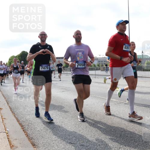 29.06.2025 - hella hamburg halbmarathon Lena Gebhardt http://msf.ph/oto/8250582 29.06.2025 09:56:41 Lombardsbrücke 1452, 1460, 1496, 1499, 1592, 1628, 1833, 1877, 2013, 2058, 2074, 2082, 2111, 2208, 2340, 2378, 2396, 2771, 2878, 2953, 2996, 3256, 3296, 3310, 3652, 4065, 4077, 4377, 4404, 4635, 4711, 4833, 4897, 5169, 5194, 5482, 5600, 5607, 5839, 5978, 6033, 6168, 6286, 6377, 6511, 6512, 6561, 6562, 6631, 7176, 7383, 7475, 7583, 7943, 8261, 8361, 8514, 8572, 8587, 8618, 8661, 8710, 8863, 8921, 8968, 8996, 9082, 9246, 9497, 9537, 9597, 9638, 10596 meine-sportfotos.de