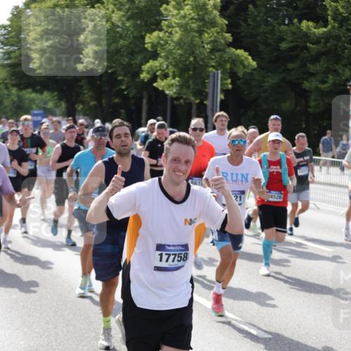 29.06.2025 - hella hamburg halbmarathon Jannik Wohlers http://msf.ph/oto/8250616 29.06.2025 09:56:18 Lombardsbrücke 1460, 1496, 1628, 1833, 1877, 2013, 2058, 2082, 2208, 2378, 2396, 2771, 2996, 3310, 3652, 4065, 4377, 4404, 4635, 4711, 4833, 5169, 5194, 5839, 6033, 6286, 6561, 6562, 7383, 7475, 8261, 8361, 8572, 8587, 8618, 8661, 8710, 8863, 8921, 9082, 9597, 9638, 9695, 9752, 9793, 9820, 9876, 9985, 10371, 10508, 11018, 11455, 11809, 11961, 12311, 12490, 12584, 12585, 12651, 12858, 13282, 13394, 13609, 13688, 13962, 14033, 14408, 14526, 14990, 14994, 15149, 15427, 15818 meine-sportfotos.de