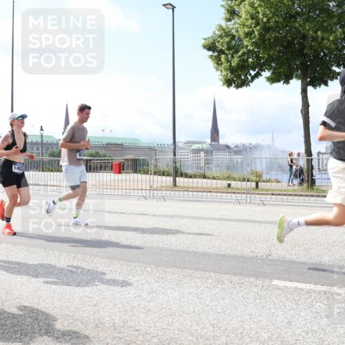 29.06.2025 - hella hamburg halbmarathon Lena Gebhardt http://msf.ph/oto/8250617 29.06.2025 10:10:24 Lombardsbrücke 1548, 1573, 3921, 4389, 5182, 5440, 5511, 7042, 7081, 7250, 7333, 7636, 7685, 8219, 8890, 9366, 9434, 9674, 9681, 9816, 10036, 10943, 11027, 11180, 11355, 11887, 11904, 11905, 12008, 12567, 12629, 13797, 13825, 13901, 14679, 14822, 15409, 16166, 16344, 16445, 16639, 16872, 17148, 17730, 18196, 18707, 19023 meine-sportfotos.de