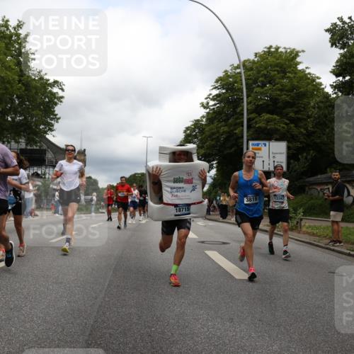 29.06.2025 - hella hamburg halbmarathon Yannick Fuchs http://msf.ph/oto/8250634 29.06.2025 10:47:55 20KM 1030, 1267, 1422, 1442, 1502, 1549, 1870, 2058, 2070, 2354, 2432, 2518, 2630, 3096, 3103, 3819, 4299, 5020, 5259, 5638, 6260, 6294, 6374, 6511, 6512, 7274, 7395, 7478, 7973, 8285, 8335, 8394, 9032, 9380, 9791, 9922, 10040, 11009, 11068, 11430, 11844, 12321, 12607, 12632, 13033, 13397, 13794, 13803, 13865, 13912, 14026, 14239, 14702, 15146, 15441, 15838, 15856, 15946, 16780, 17348, 17482, 18143, 18308, 18418, 18450, 18514, 18612, 19067 meine-sportfotos.de