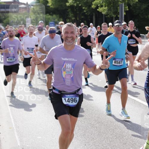 29.06.2025 - hella hamburg halbmarathon Jannik Wohlers http://msf.ph/oto/8250708 29.06.2025 09:56:19 Lombardsbrücke 1460, 1496, 1628, 1833, 1877, 2013, 2058, 2082, 2208, 2378, 2396, 2771, 2996, 3310, 3652, 4065, 4377, 4404, 4635, 4711, 5169, 5194, 5839, 6033, 6286, 6561, 6562, 7383, 7475, 8261, 8361, 8572, 8587, 8618, 8661, 8710, 8863, 8921, 9082, 9597, 9638, 9752, 9820, 9876, 9985, 10371, 10508, 11018, 11455, 11809, 11961, 12311, 12482, 12490, 12584, 12585, 12651, 12858, 13282, 13394, 13609, 13962, 14033, 14408, 14526, 14588, 14834, 14990, 14994, 15149, 15427, 15818 meine-sportfotos.de