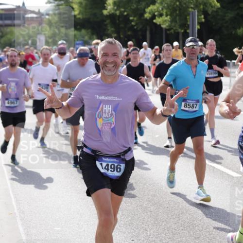 29.06.2025 - hella hamburg halbmarathon Jannik Wohlers http://msf.ph/oto/8250733 29.06.2025 09:56:19 Lombardsbrücke 1460, 1496, 1628, 1833, 1877, 2013, 2058, 2082, 2208, 2378, 2396, 2771, 2996, 3310, 3652, 4065, 4377, 4404, 4635, 4711, 5169, 5194, 5839, 6033, 6286, 6561, 6562, 7383, 7475, 8261, 8361, 8572, 8587, 8618, 8661, 8710, 8863, 8921, 9082, 9597, 9638, 9752, 9820, 9876, 9985, 10371, 10508, 11018, 11455, 11809, 11961, 12311, 12482, 12490, 12584, 12585, 12651, 12858, 13282, 13394, 13609, 13962, 14033, 14408, 14526, 14588, 14834, 14990, 14994, 15149, 15427, 15818 meine-sportfotos.de