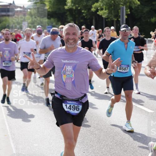 29.06.2025 - hella hamburg halbmarathon Jannik Wohlers http://msf.ph/oto/8250758 29.06.2025 09:56:19 Lombardsbrücke 1460, 1496, 1628, 1833, 1877, 2013, 2058, 2082, 2208, 2378, 2396, 2771, 2996, 3310, 3652, 4065, 4377, 4404, 4635, 4711, 5169, 5194, 5839, 6033, 6286, 6561, 6562, 7383, 7475, 8261, 8361, 8572, 8587, 8618, 8661, 8710, 8863, 8921, 9082, 9597, 9638, 9752, 9820, 9876, 9985, 10371, 10508, 11018, 11455, 11809, 11961, 12311, 12482, 12490, 12584, 12585, 12651, 12858, 13282, 13394, 13609, 13962, 14033, 14408, 14526, 14588, 14834, 14990, 14994, 15149, 15427, 15818 meine-sportfotos.de