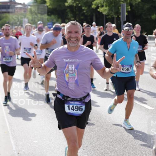 29.06.2025 - hella hamburg halbmarathon Jannik Wohlers http://msf.ph/oto/8250785 29.06.2025 09:56:19 Lombardsbrücke 1460, 1496, 1628, 1833, 1877, 2013, 2058, 2082, 2208, 2378, 2396, 2771, 2996, 3310, 3652, 4065, 4377, 4404, 4635, 4711, 5169, 5194, 5839, 6033, 6286, 6561, 6562, 7383, 7475, 8261, 8361, 8572, 8587, 8618, 8661, 8710, 8863, 8921, 9082, 9597, 9638, 9752, 9820, 9876, 9985, 10371, 10508, 11018, 11455, 11809, 11961, 12311, 12482, 12490, 12584, 12585, 12651, 12858, 13282, 13394, 13609, 13962, 14033, 14408, 14526, 14588, 14834, 14990, 14994, 15149, 15427, 15818 meine-sportfotos.de